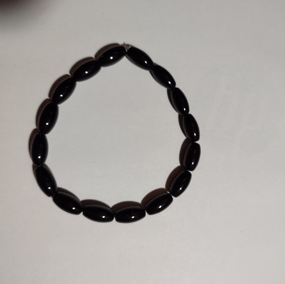 Beautiful Onyx Gemstone Bracelet - Picture 2 of 2